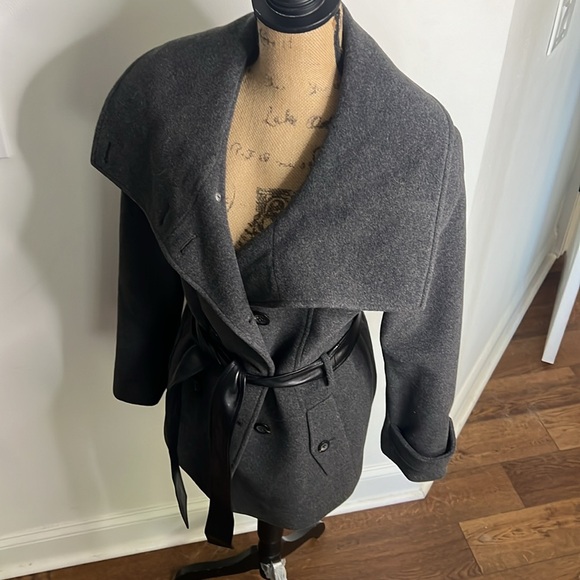 Saks - Picture 2 of 13